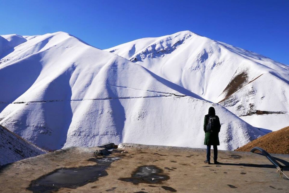 テヘランからカスピ海沿岸の町ノウシャフルへ。
途中の山越えは雪景色が綺麗でした！
