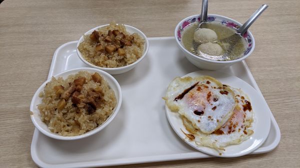 台湾「仙台からの弾丸台湾旅行3」の写真：大橋頭の油飯と龍山寺のワンタンスープはマ...