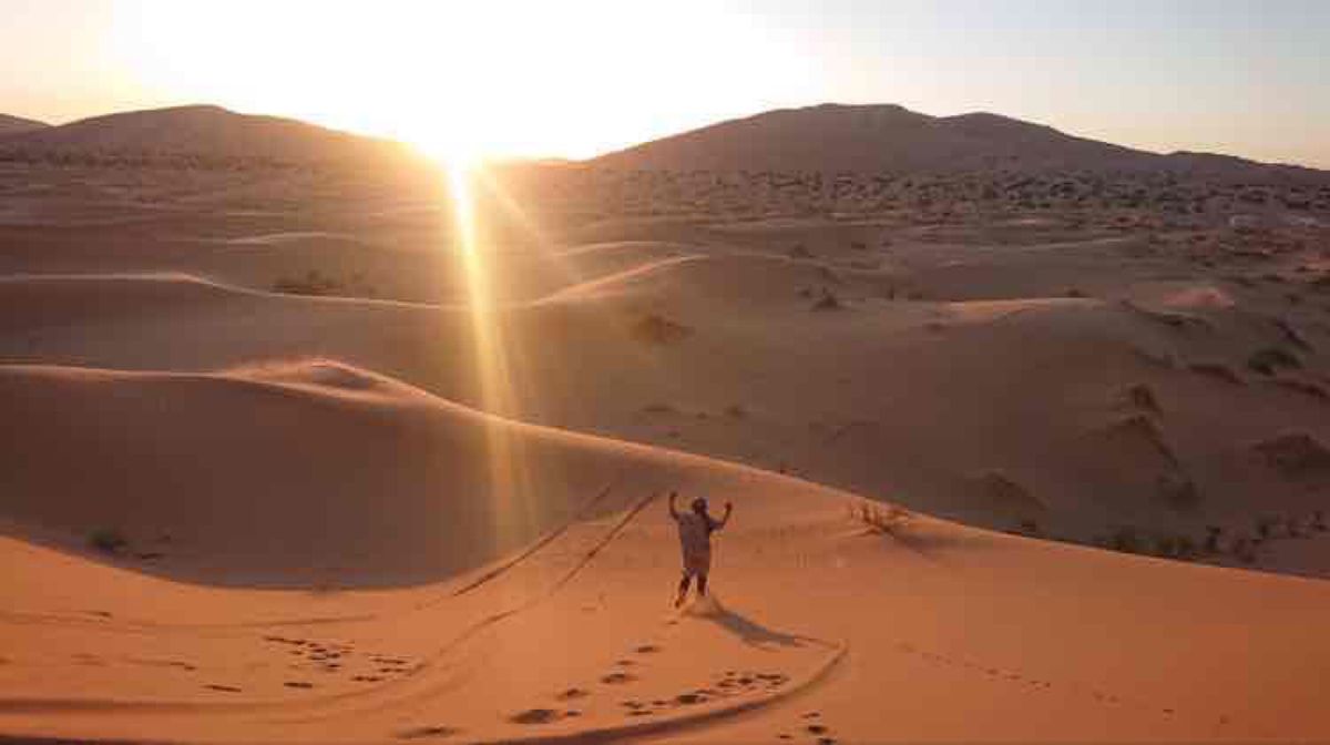 砂漠で初日の出🌅と私が乗ったかわい子ちゃん🐪🧡