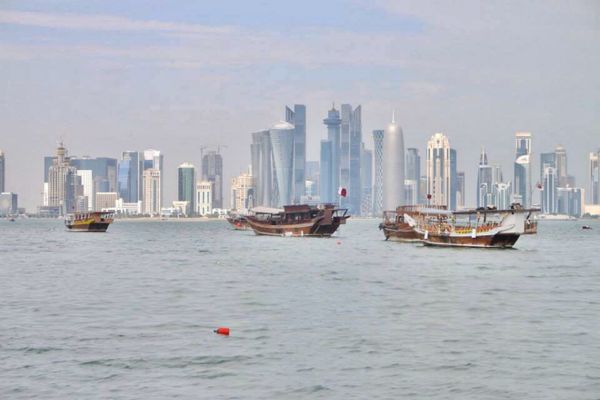 カタール・Doha「コーカサス旅(カタール)」の写真：ハマド国際空港から空港職員用バスで無料で...