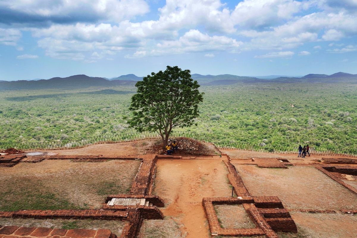 スリランカといえばシーギリヤロック。
コロンボ→ダンブッラ→シーギリヤとバ...