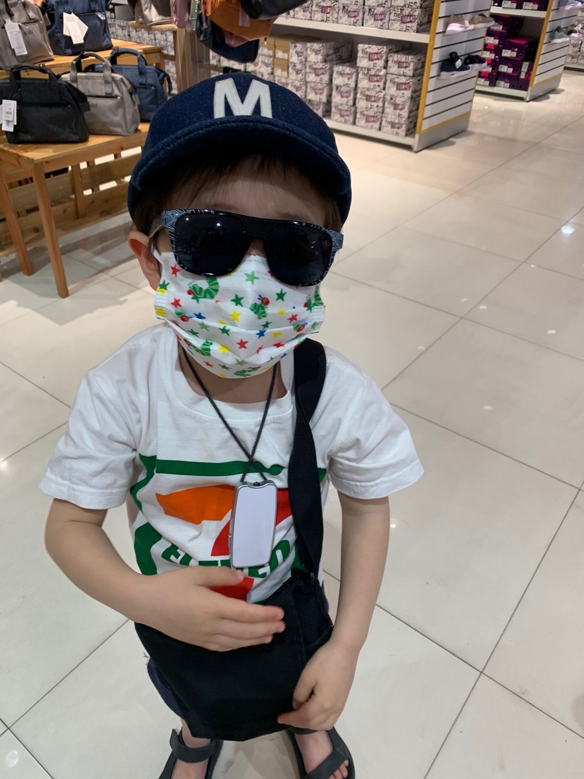 コロナウィルス対策で空港が大混雑。
ここで感染するわ！って思った旅のスター...