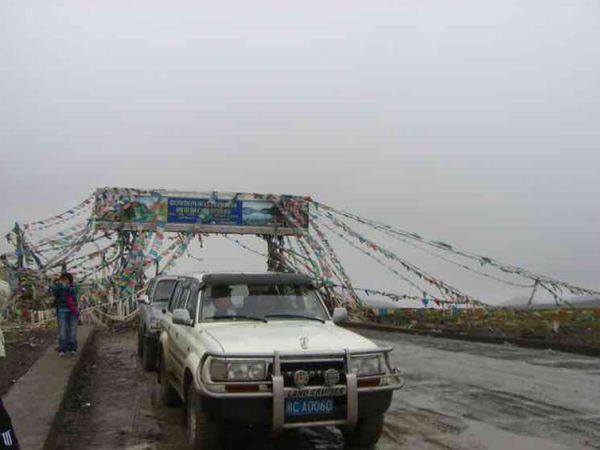 チベット「2006年夏 チベット」の写真:チベットからネパール国境へ、2泊3日ラン...