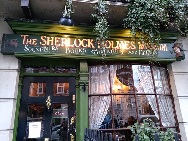 イギリス(英国)「London」の写真：2/5 お昼過ぎに到着
Shearloc...