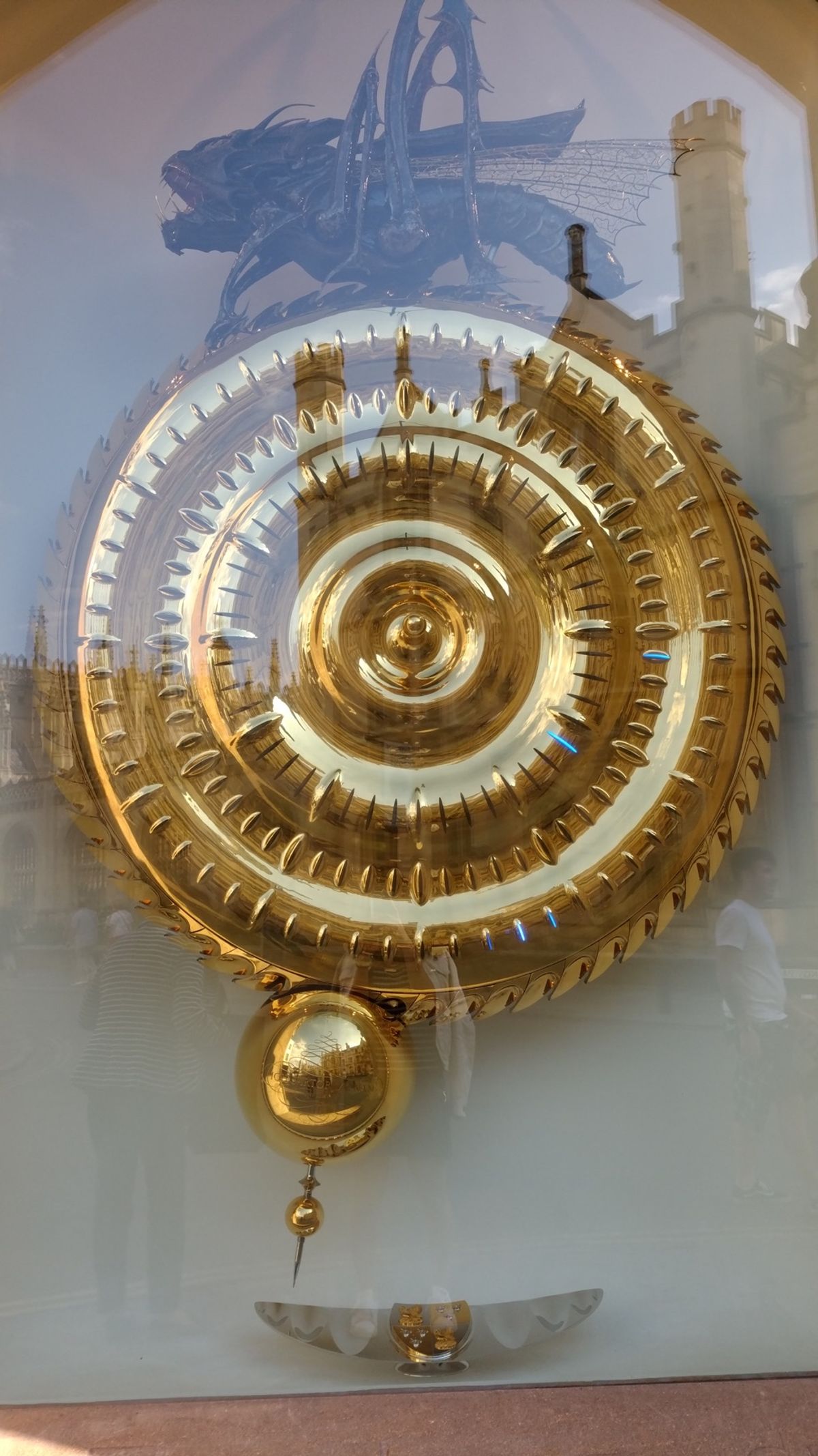 ニュートンが万有引力について閃いたと言われているりんごの木や音速について理...