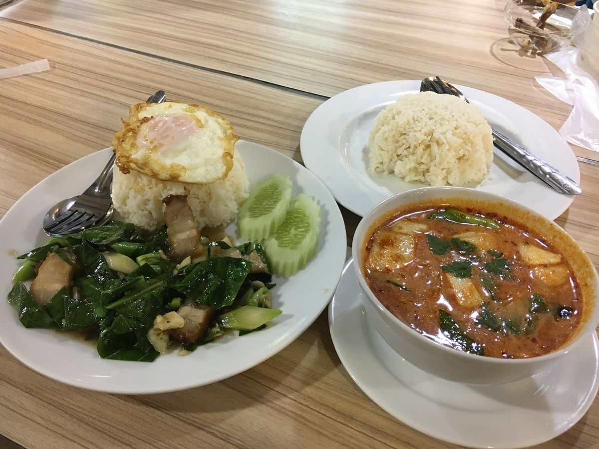 タイは何を食べても美味しい！安い！
パッタイが1番美味しいお店と、トムヤム...