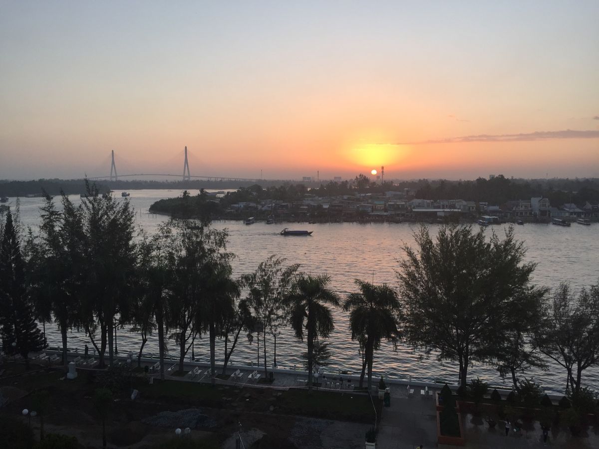 12/31 カントー橋、công viên Ninh Kiềuと現ホーチミ...
