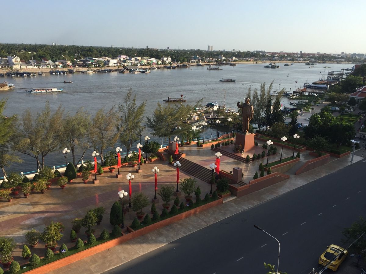 12/31 カントー橋、công viên Ninh Kiềuと現ホーチミ...