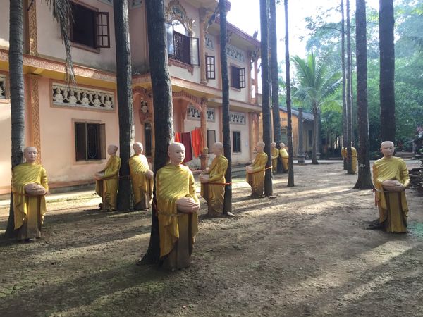 ベトナム「ベトナム」の写真：クメール寺と大乗仏教のベトナム寺
@tỉ...