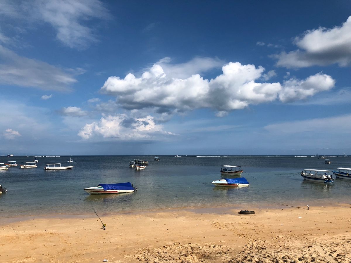 2/19
夕方頃ホテルに到着。
サービスの無料Wi-Fiルーターの引き換え...