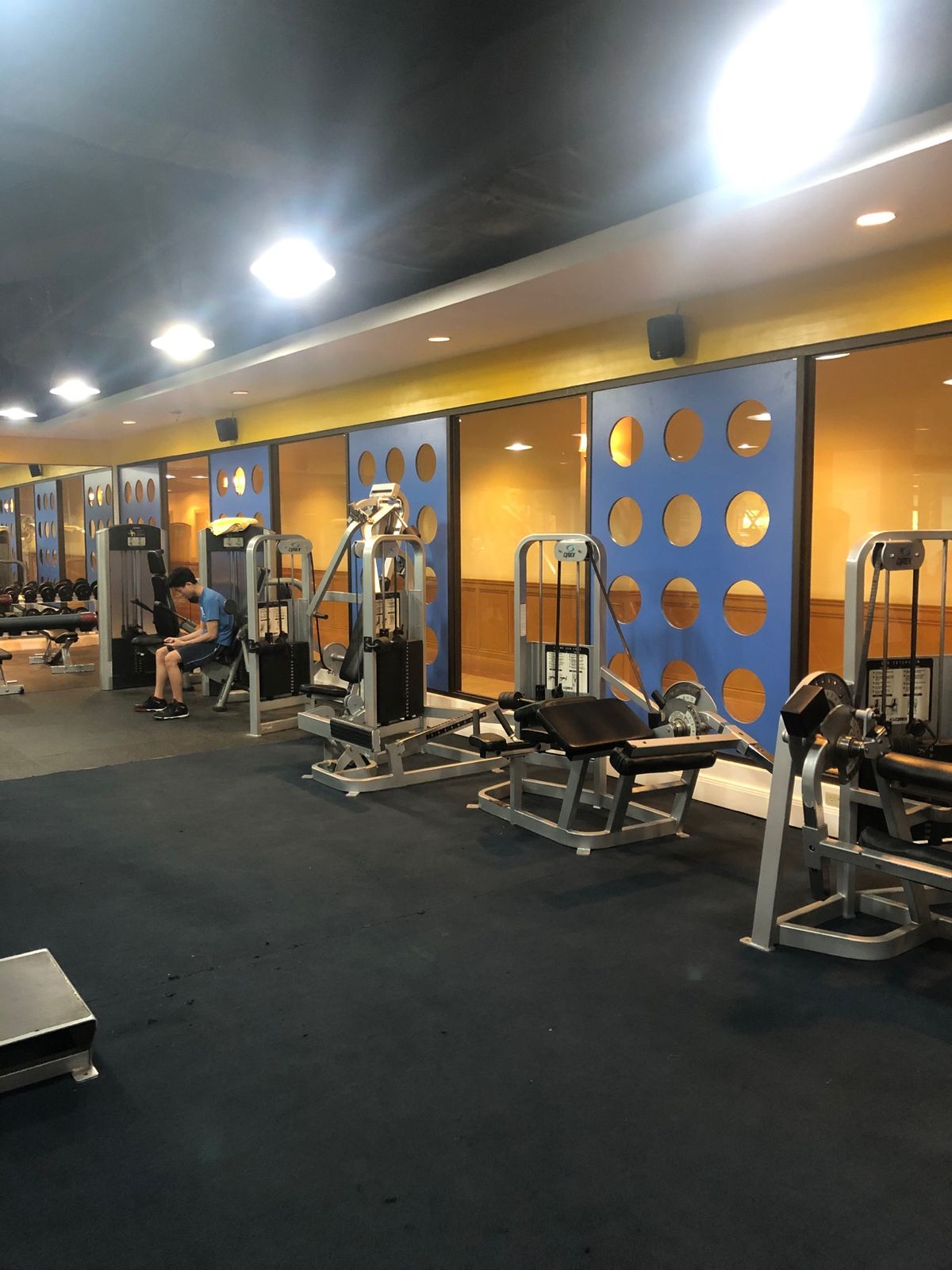 提携Hotelのgymに来ました