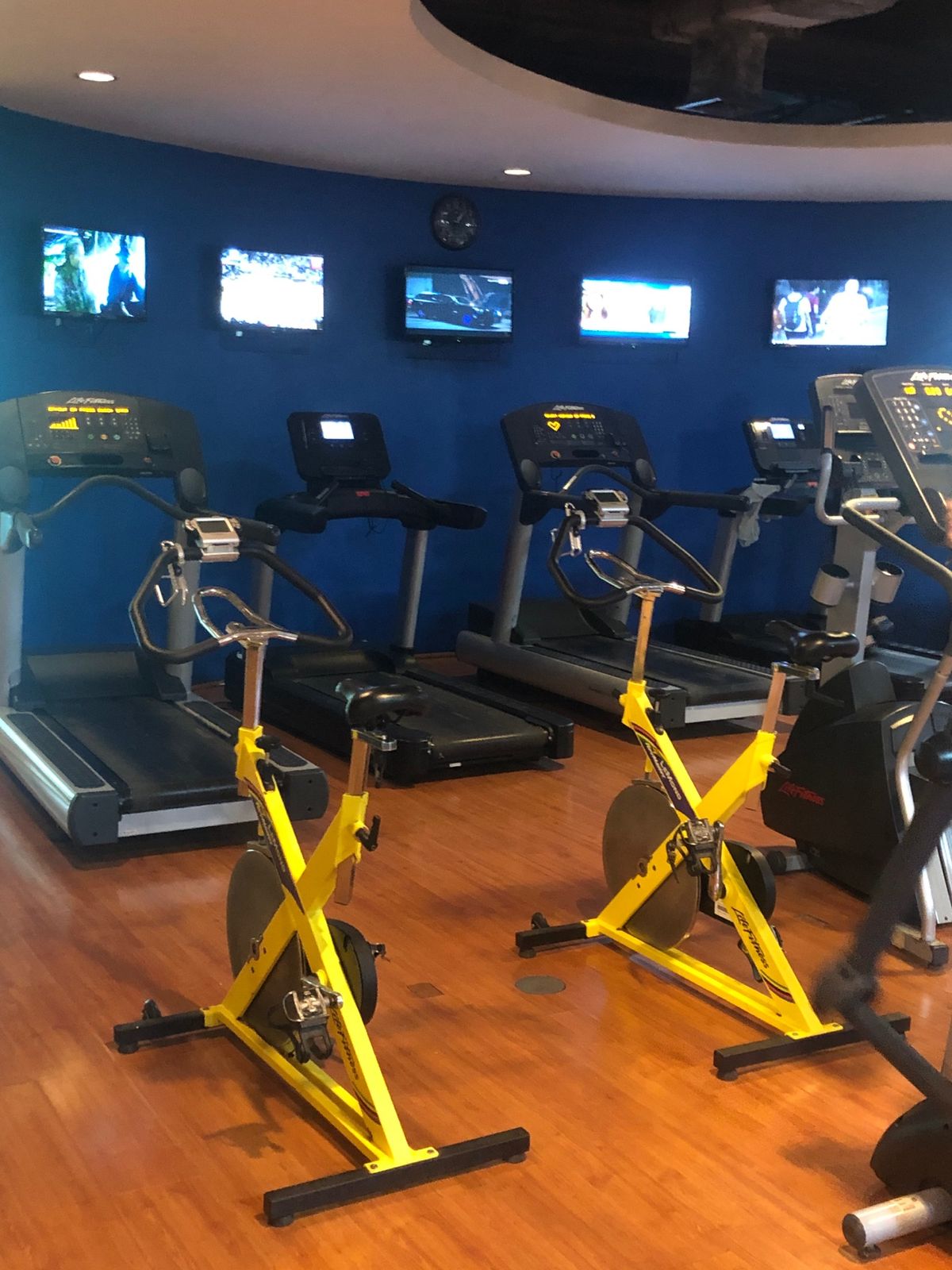 提携Hotelのgymに来ました