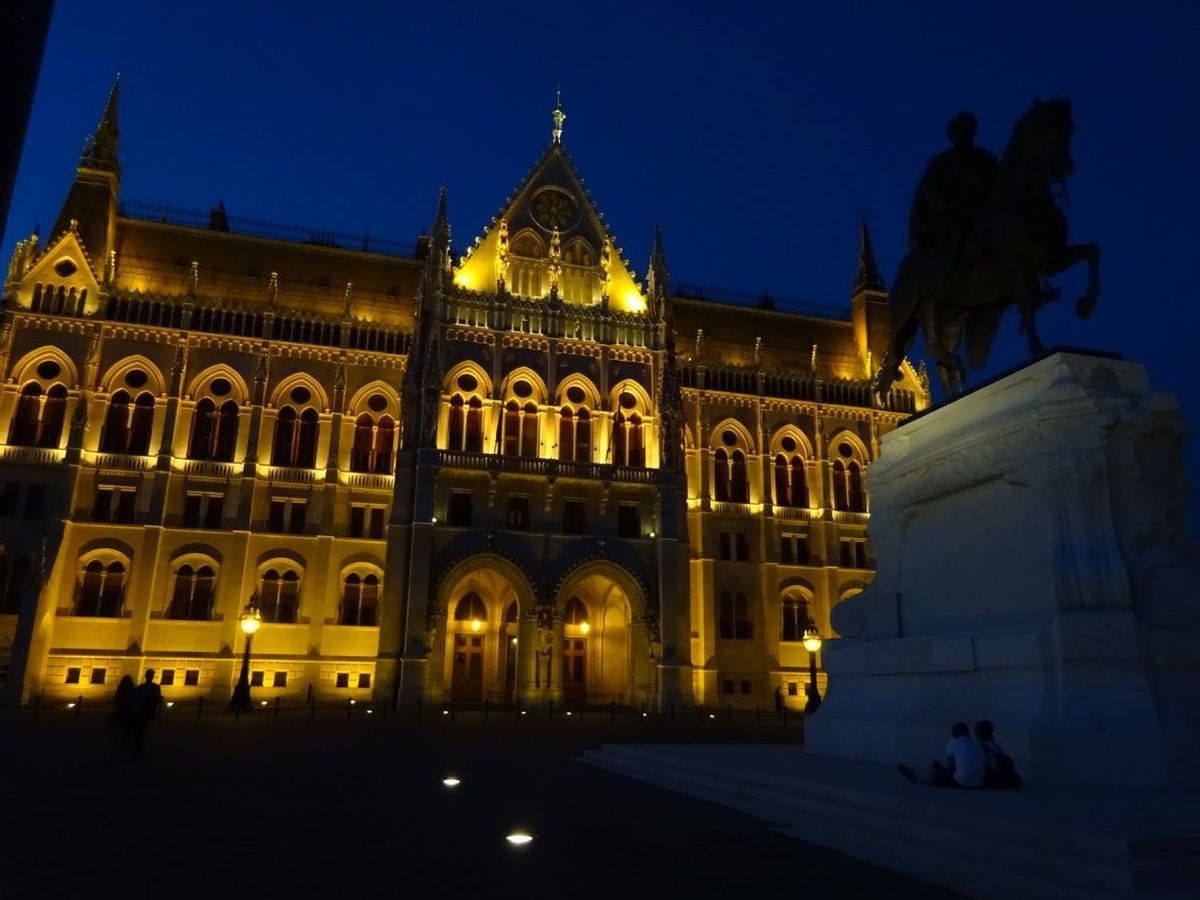 ブタペストといえば、の夜景。
真っ暗になってからも勿論素敵だけど、
夕暮れ...