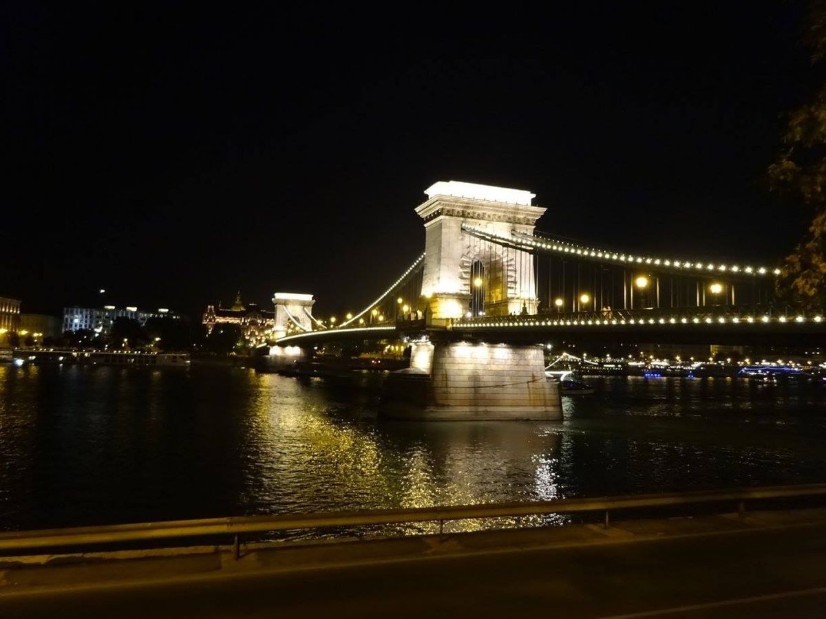 ブタペストといえば、の夜景。
真っ暗になってからも勿論素敵だけど、
夕暮れ...