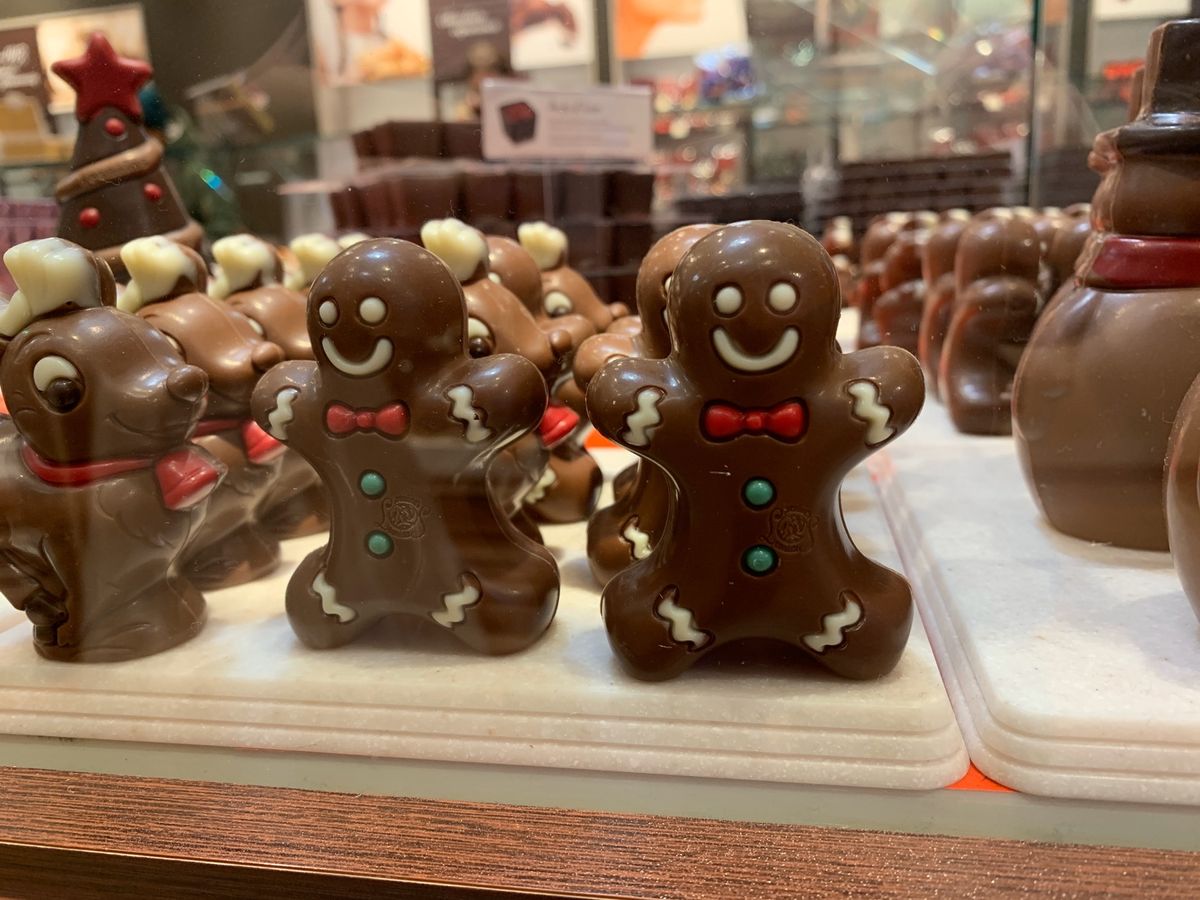 ブリュッセルでチョコとワッフル食べ歩き！
可愛いし甘いし最高💕
1/5まで...