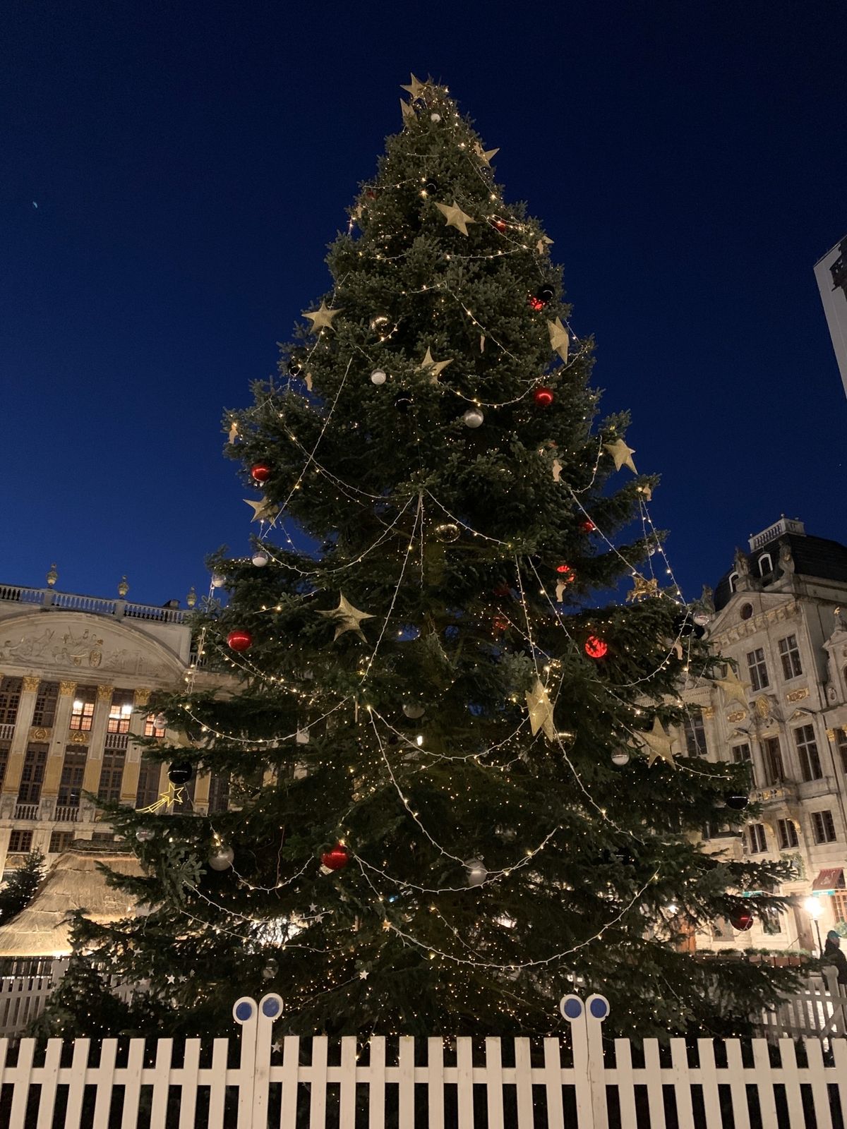 ブリュッセルでチョコとワッフル食べ歩き！
可愛いし甘いし最高💕
1/5まで...
