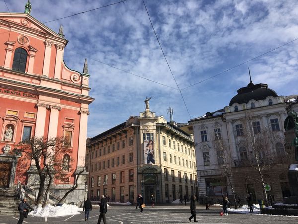 スロベニア・リュブリャーナ「リュブリャーナ(3)」の写真：雪溶け。
cafe zvezdaのケーキ...