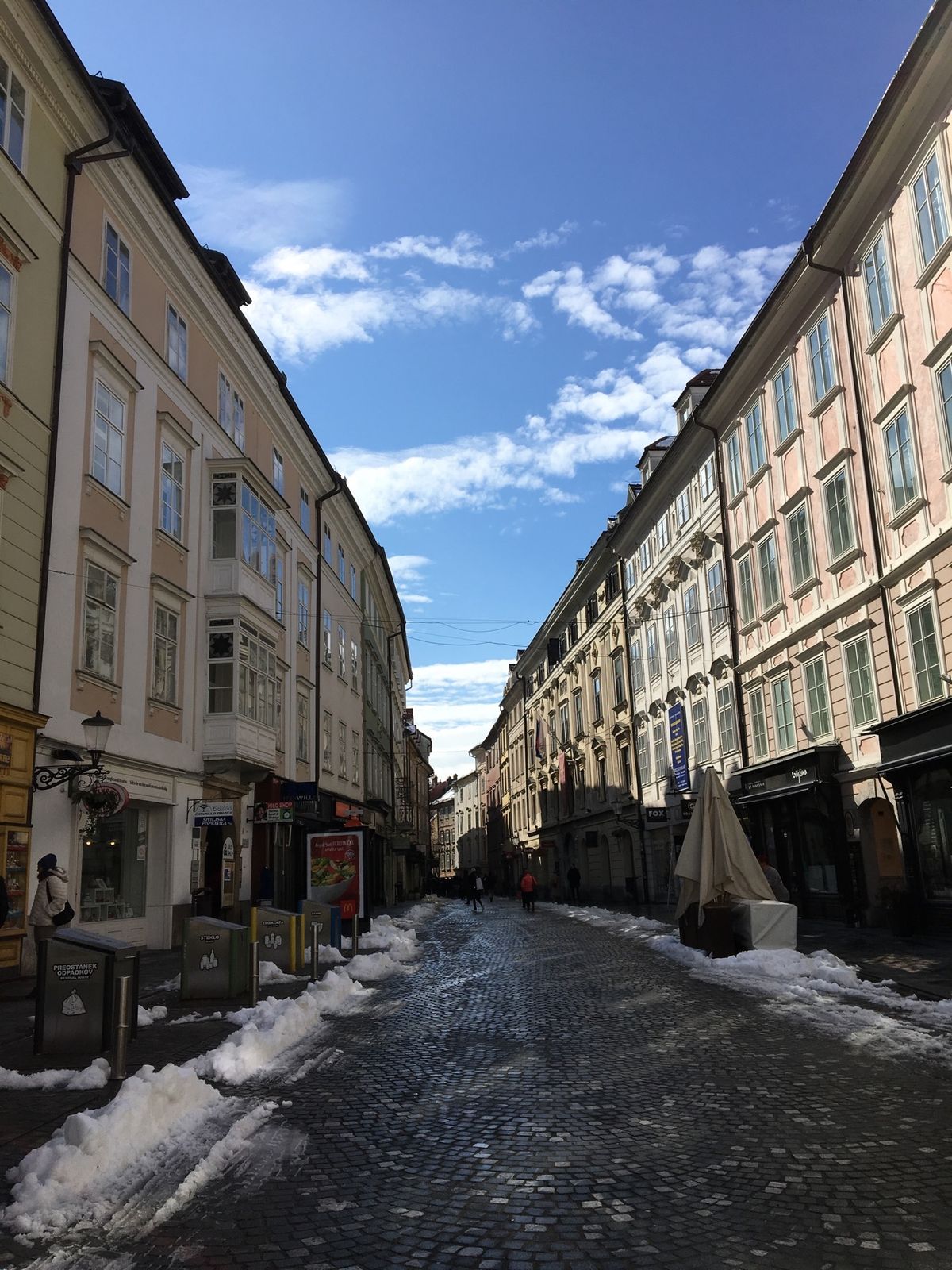雪溶け。
cafe zvezdaのケーキはいつ来ても美味しい。