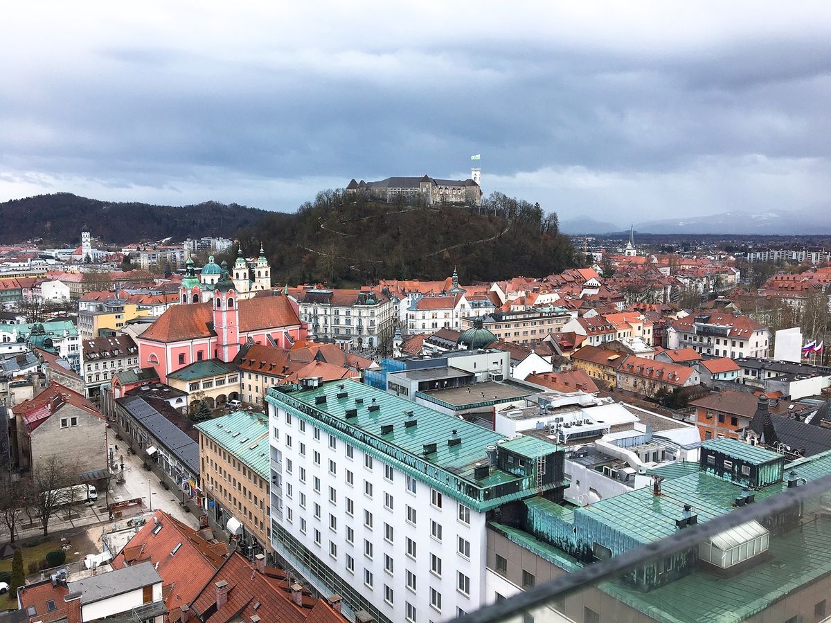 sky scraperでビール🍻
お酒はからきしなので一口。
スロベニアビ...