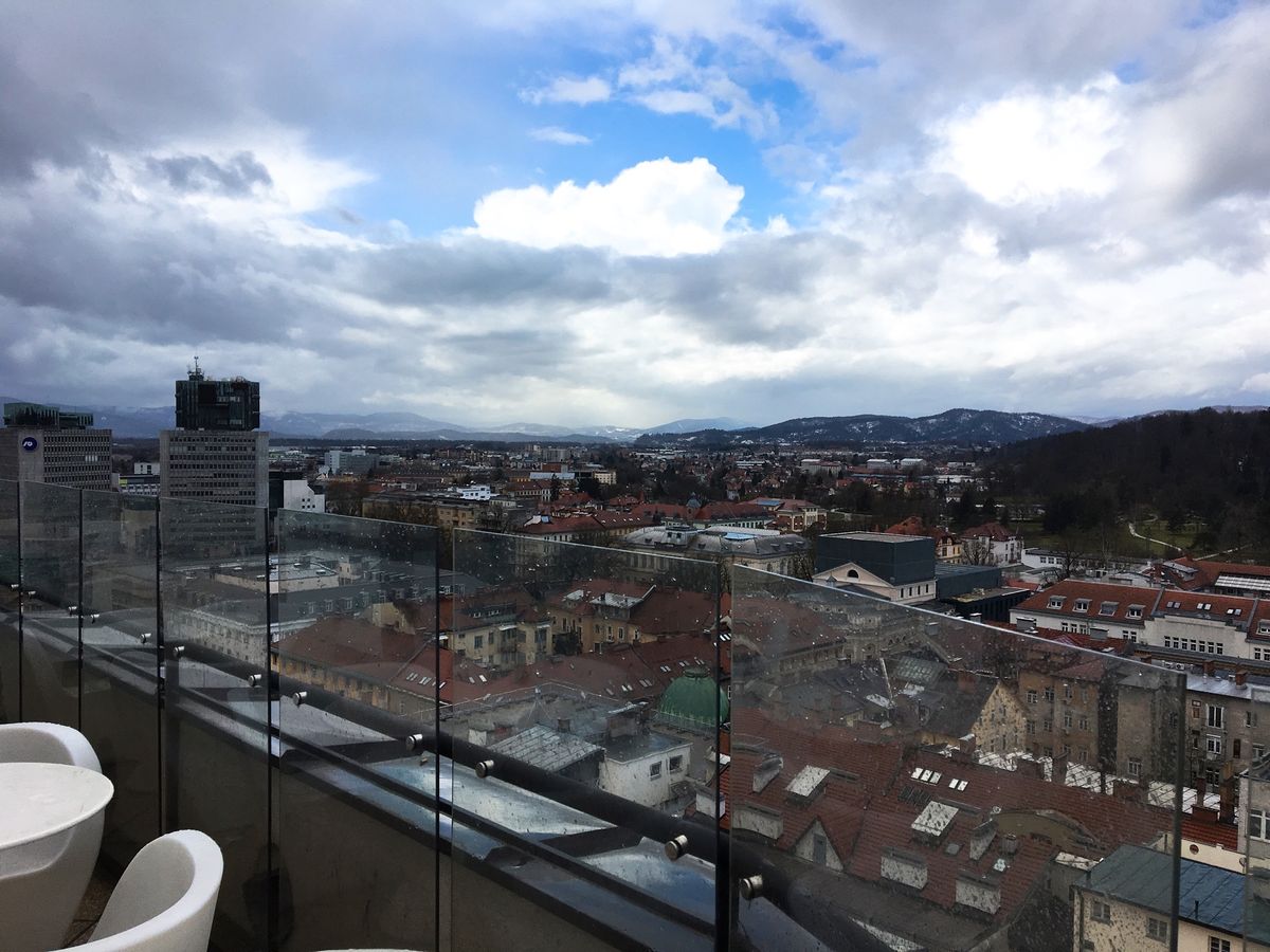 sky scraperでビール🍻
お酒はからきしなので一口。
スロベニアビ...