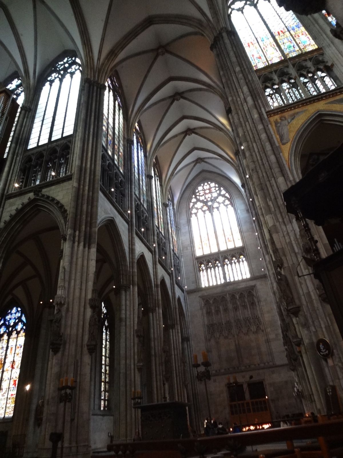 ケルン大聖堂
Köln dom
大きすぎて写真の枠に入りきらない

