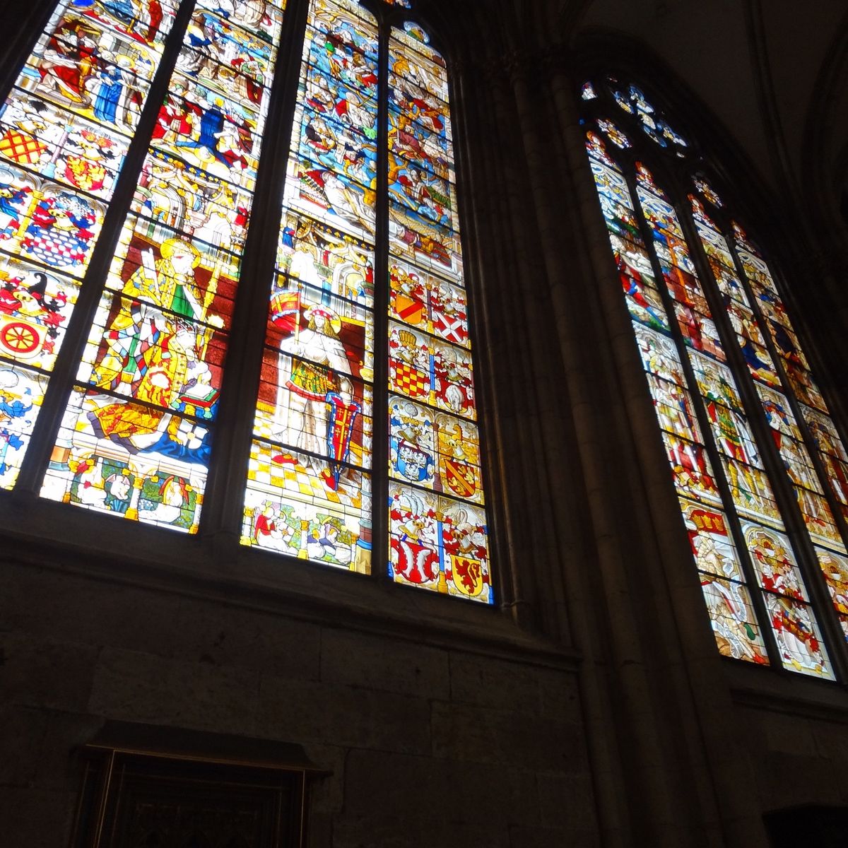 ケルン大聖堂
Köln dom
大きすぎて写真の枠に入りきらない
