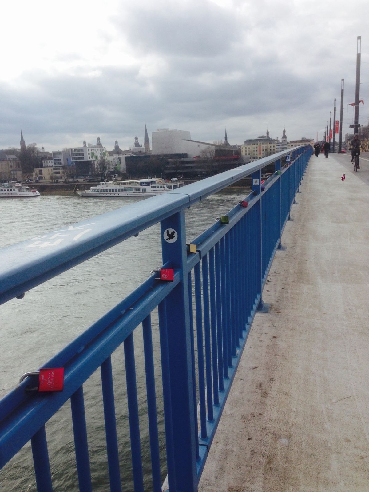 ライン川
ボンにはベンシュBönnschという地ビールがあります
お隣のケ...