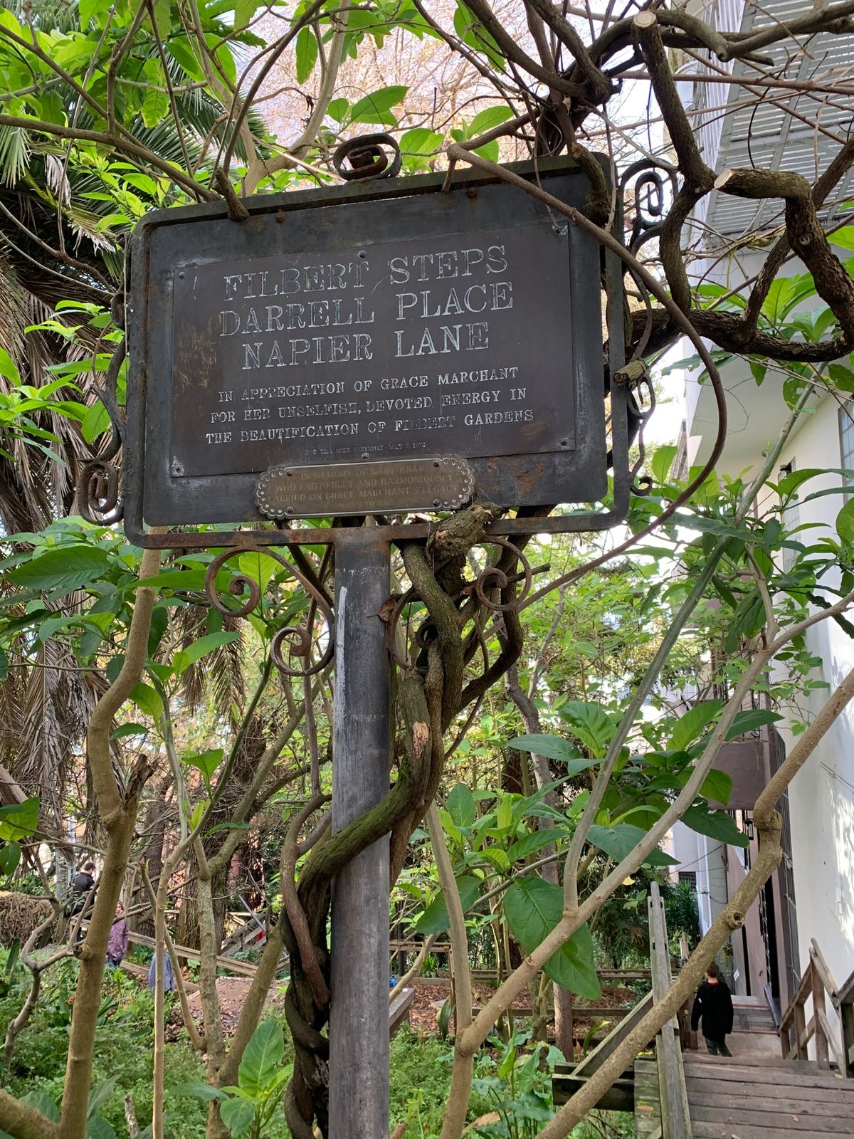 Coit Towerの周辺もいい感じ。ゴールデンゲートブリッジも遠くに。
