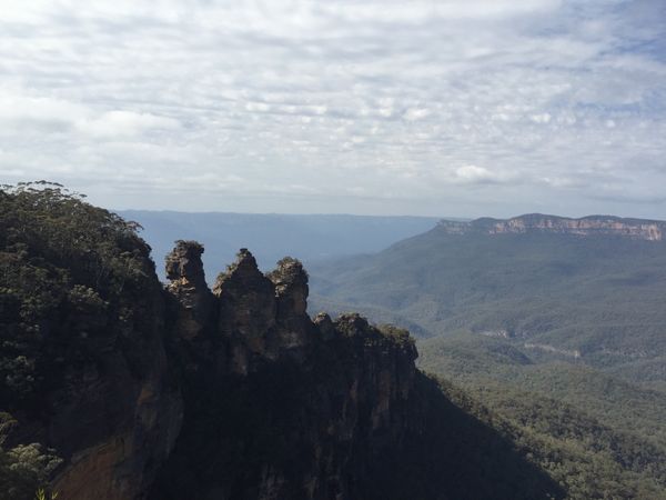 オーストラリア連邦・エアーズロック、シドニー「シドニー、エアーズロックの旅🇦🇺」の写真：スリーシスターズとブルーマウンテン。
ジ...