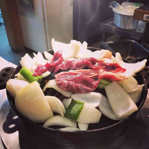 日本・札幌「札幌、小樽ツアー」の写真：だるまのジンギスカン！
これ食べないと札...