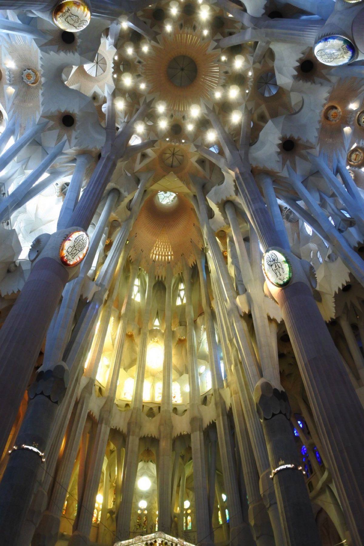 歴史的な建造物が街にいっぱいあって
見ごたえあった✨
観光スポットから観光...