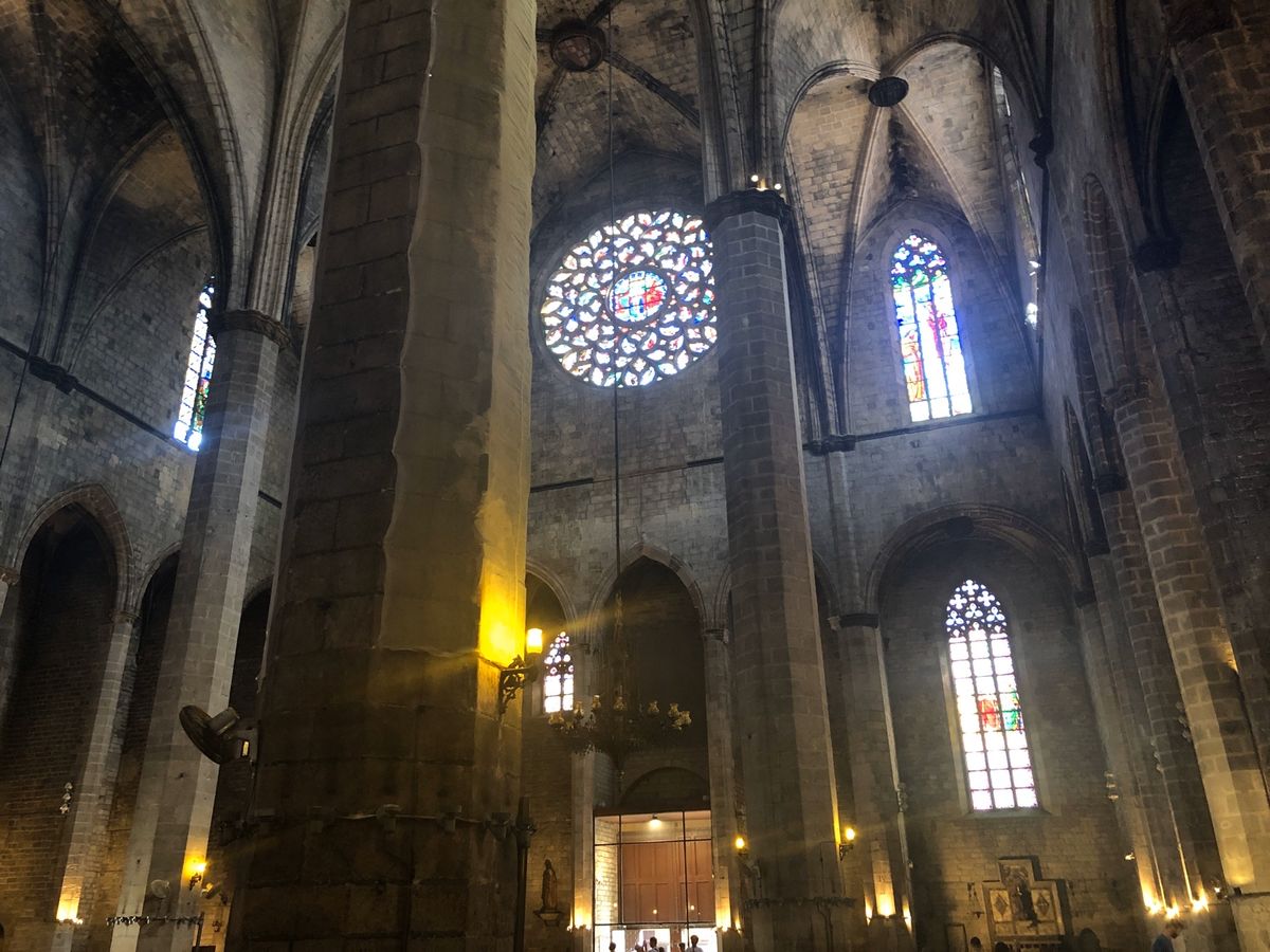 歴史的な建造物が街にいっぱいあって
見ごたえあった✨
観光スポットから観光...