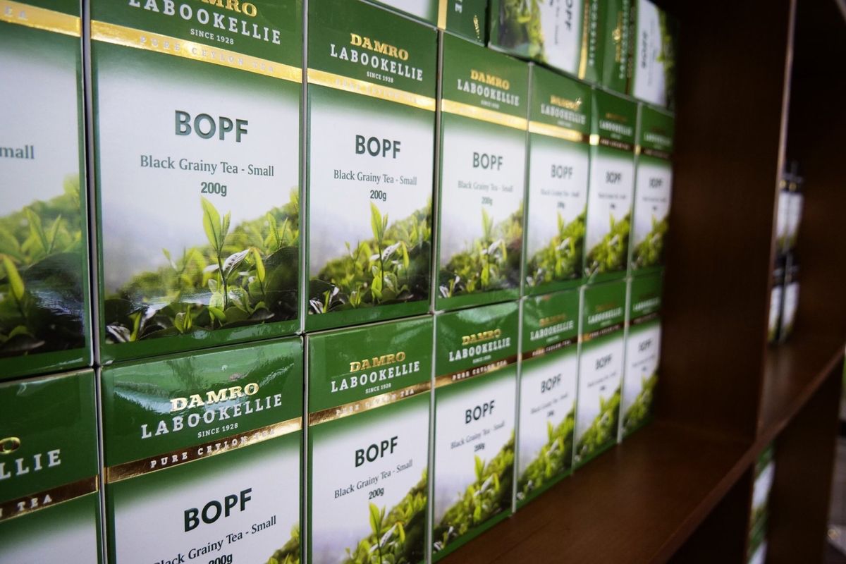 ヌワラエリヤではDAMON tea garden へ。
紅茶工場の見学は無...