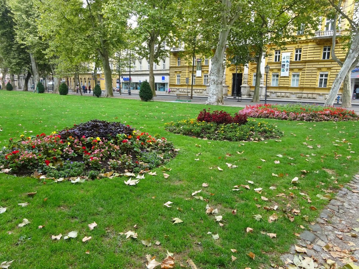 街の上にあるかわいい教会。
ザグレブはとっても花が綺麗な印象。