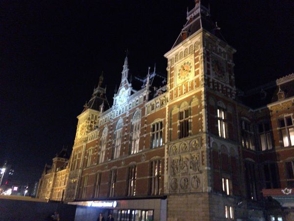 オランダ・アムステルダム「アムステルダム」の写真：到着は夜でした。
空港からアムステルダム...