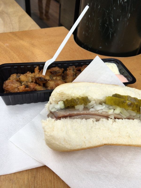 オランダ・アムステルダム「アムステルダム」の写真：オイルサーディンとカキ。
見栄えは悪いけ...