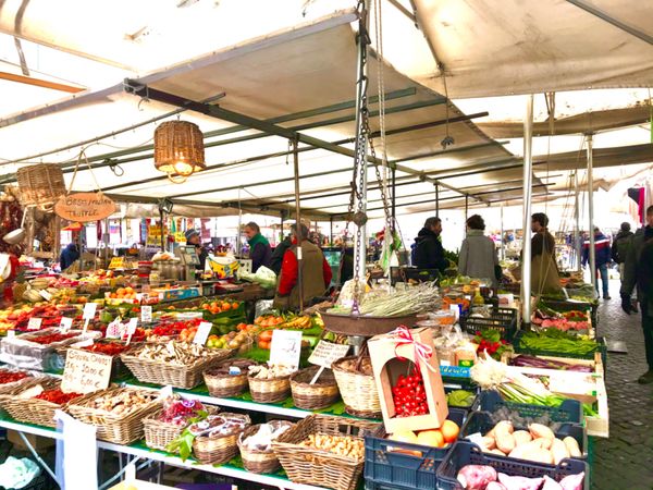 イタリア・ローマ「ローマ＆オルヴィエート」の写真：ローマ
カンポ・デ・フィオーリ市場