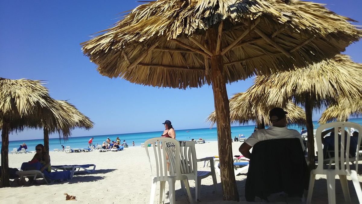 クラシックカーのタクシー🚕カバーニャ要塞🏰バラデロのビーチ⛱