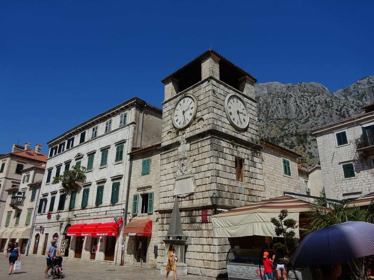 後ろには山、前には海。
守りやすい城塞都市だったそう。
建物はみんな低い。...