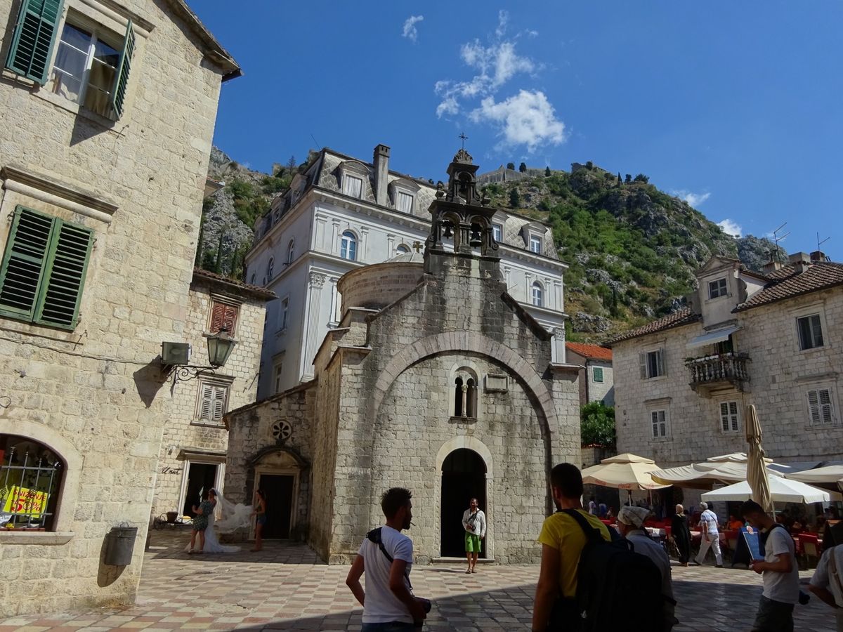 後ろには山、前には海。
守りやすい城塞都市だったそう。
建物はみんな低い。...