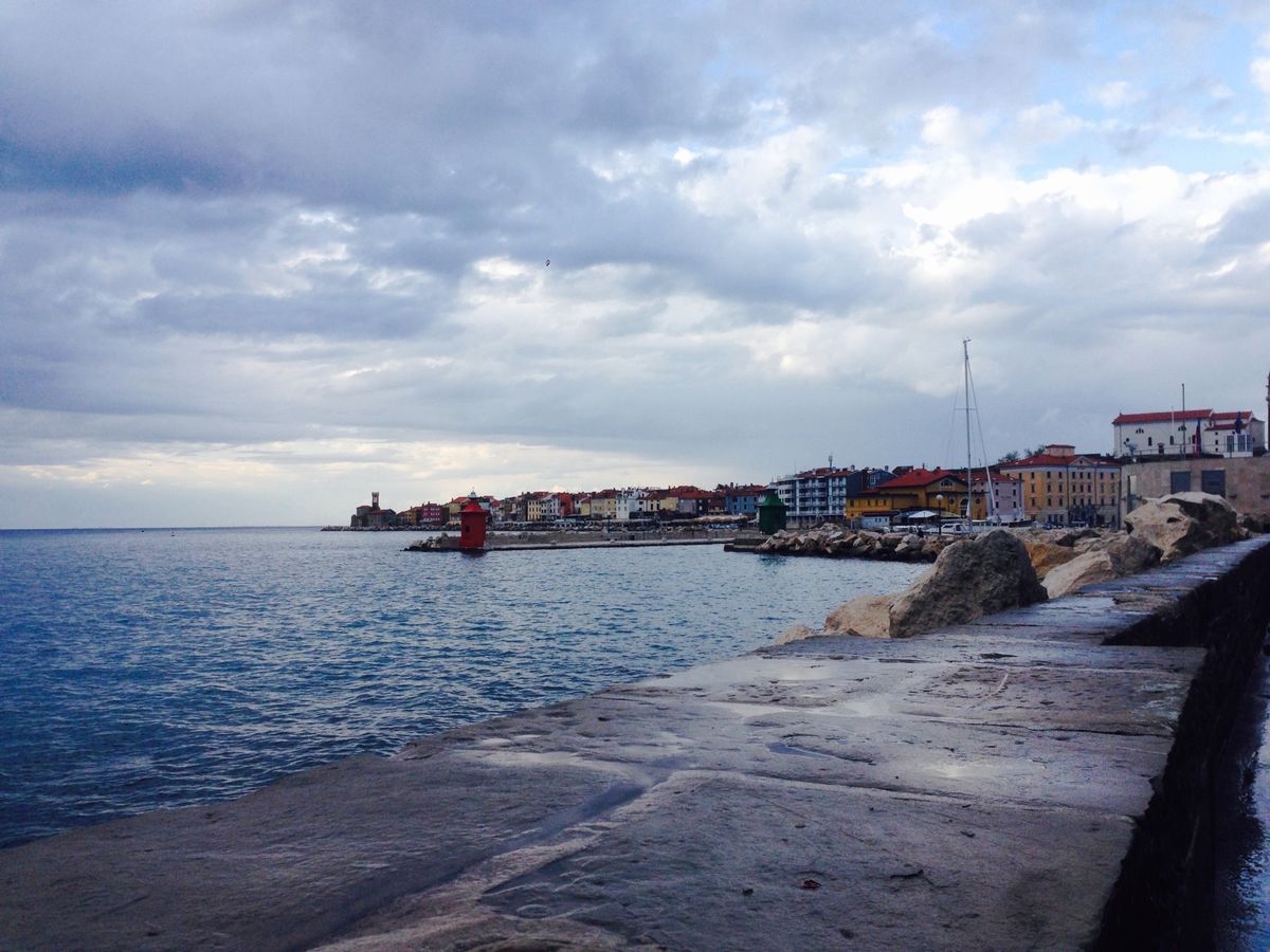 ピランへ
地中海沿いのスコールにやられたけど、
雨上がりが幻想的でした