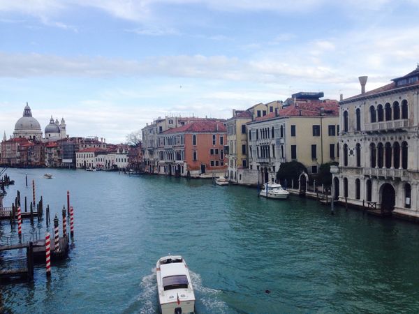 イタリア・ヴェネツィア「ヴェネツィア(1)」の写真：冬のベネチア。グランドカナル。
当時は自...