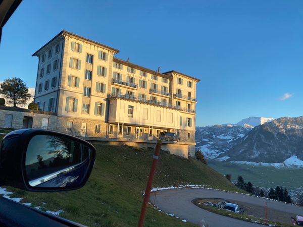 スイス・エネットビュルゲン「スイス エネットビュルゲン」の写真：ホテル到着〜

HONEGG

部屋めっ...