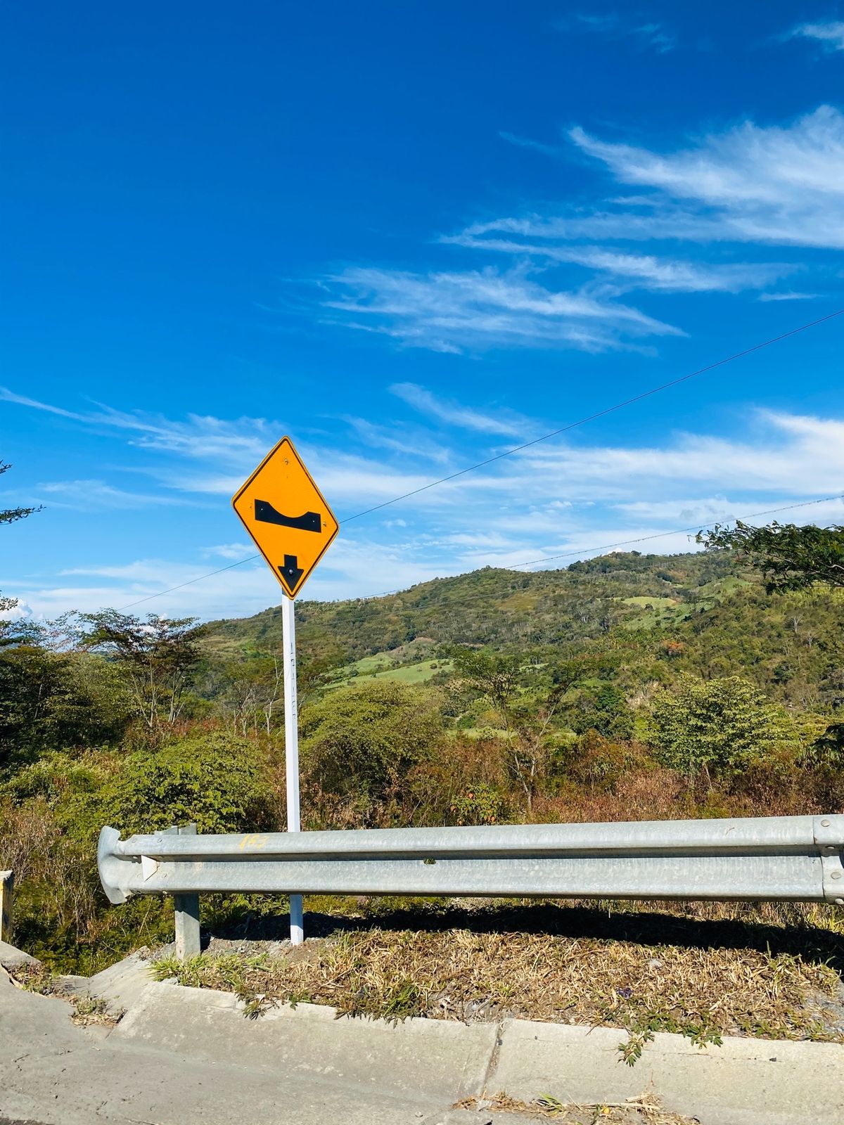 look beautiful mountain and sky!!