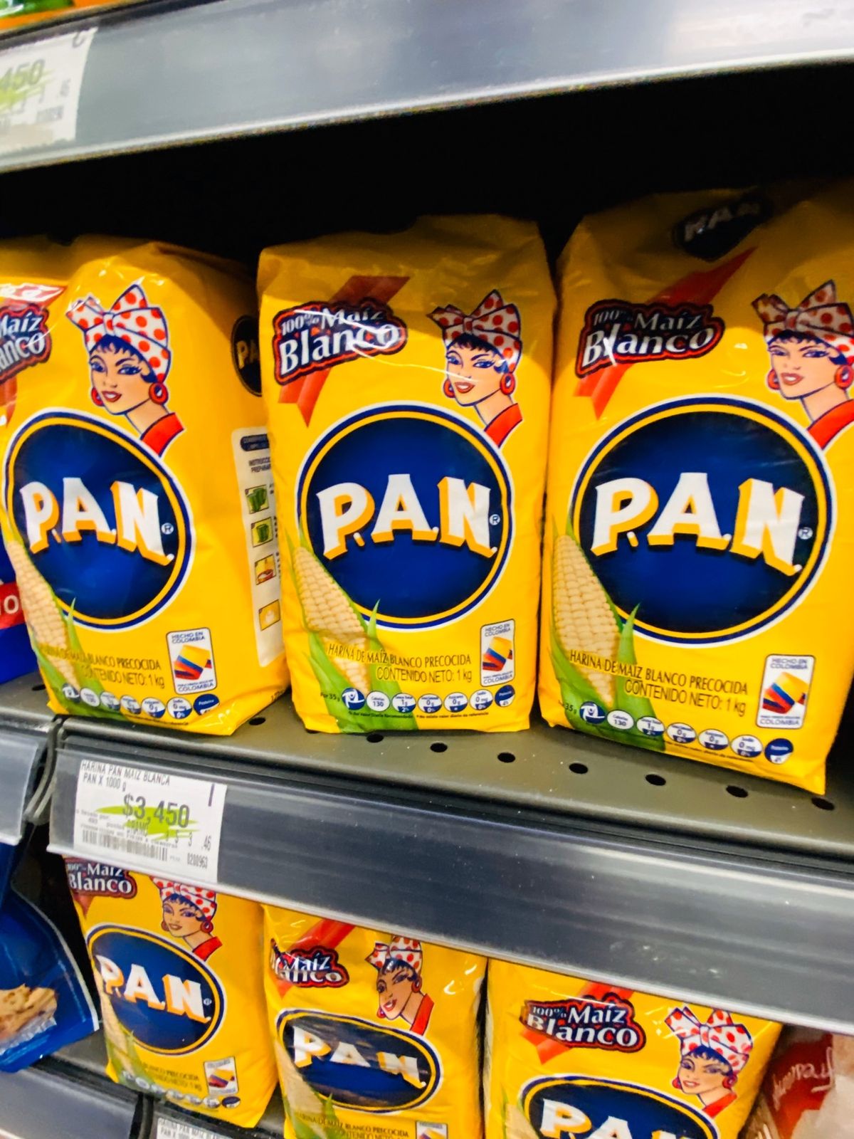 pan はアレーパンを作る粉です。お米は日本のとは違う種類のが主流です。