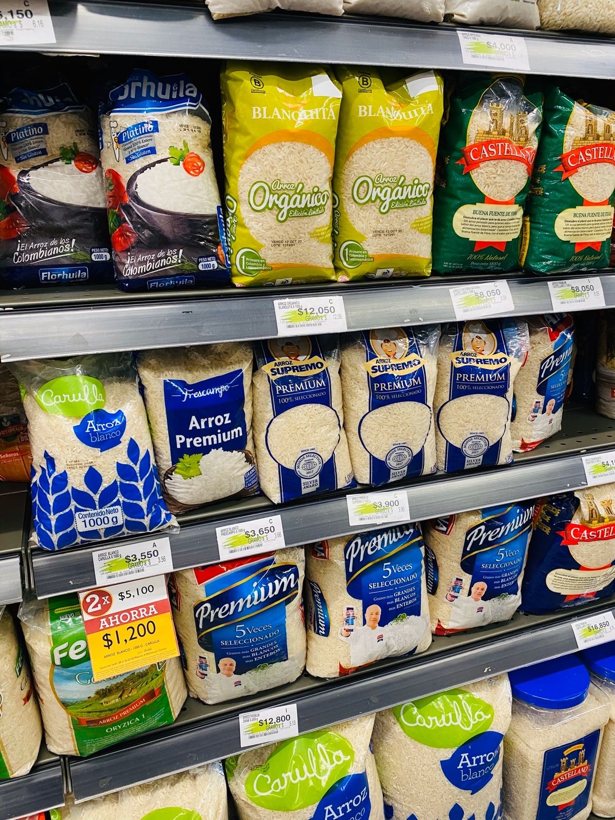 pan はアレーパンを作る粉です。お米は日本のとは違う種類のが主流です。