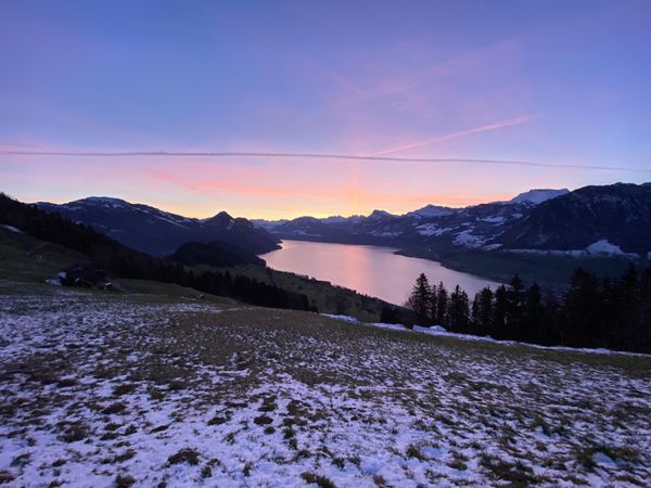 スイス・エネットビュルゲン「スイス エネットビュルゲン」の写真：スイスの朝。

タイムラプスは多分ミスっ...