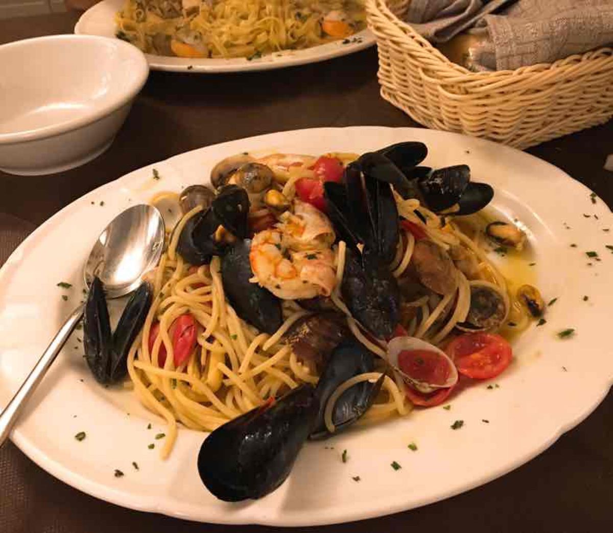 ピザ🍕とパスタ🍝
特にパスタ美味しかったです。
こういうところだとムール貝...