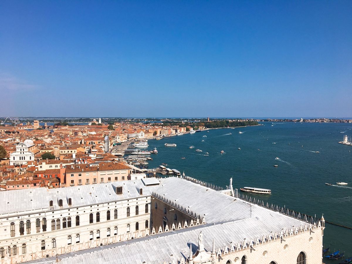 塔に登ってみたら、思ってたより眺めが良かった。
運良く滞在中はずっと晴れて...