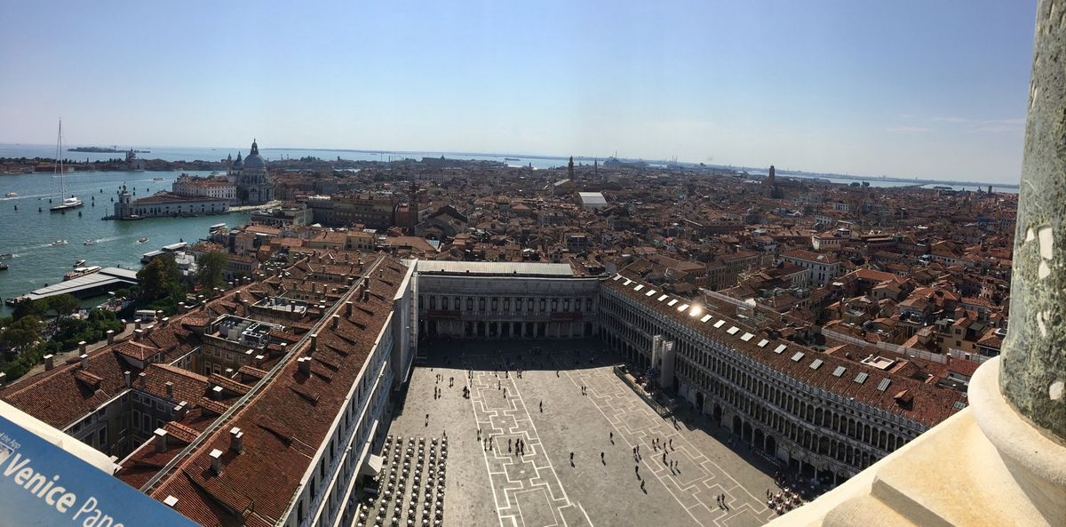 塔に登ってみたら、思ってたより眺めが良かった。
運良く滞在中はずっと晴れて...